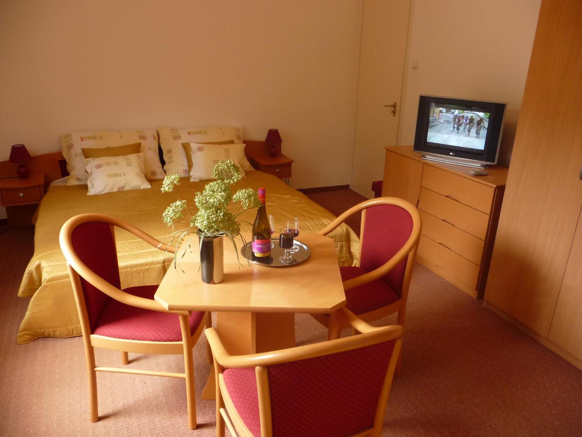 Balaton Art Guesthouse Balatonszemes Bagian luar foto