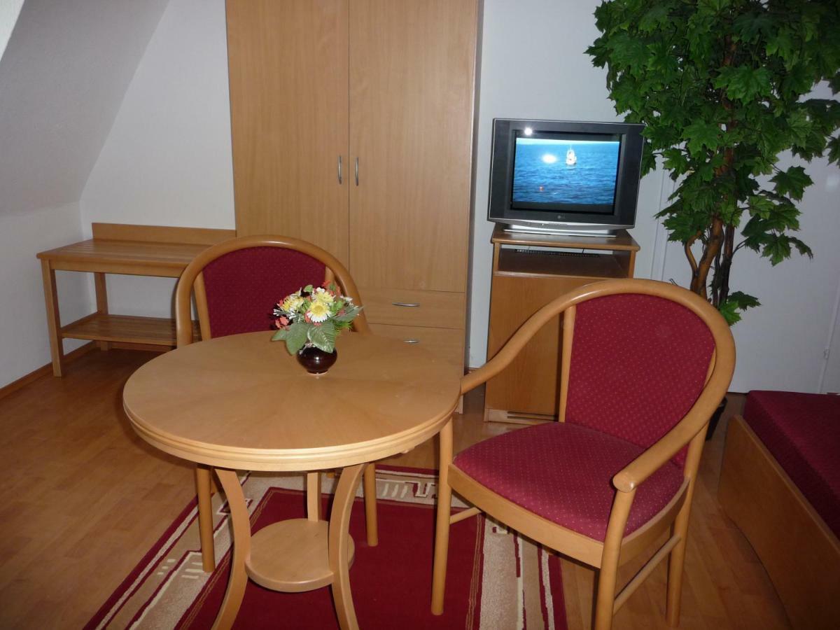 Balaton Art Guesthouse Balatonszemes Bagian luar foto
