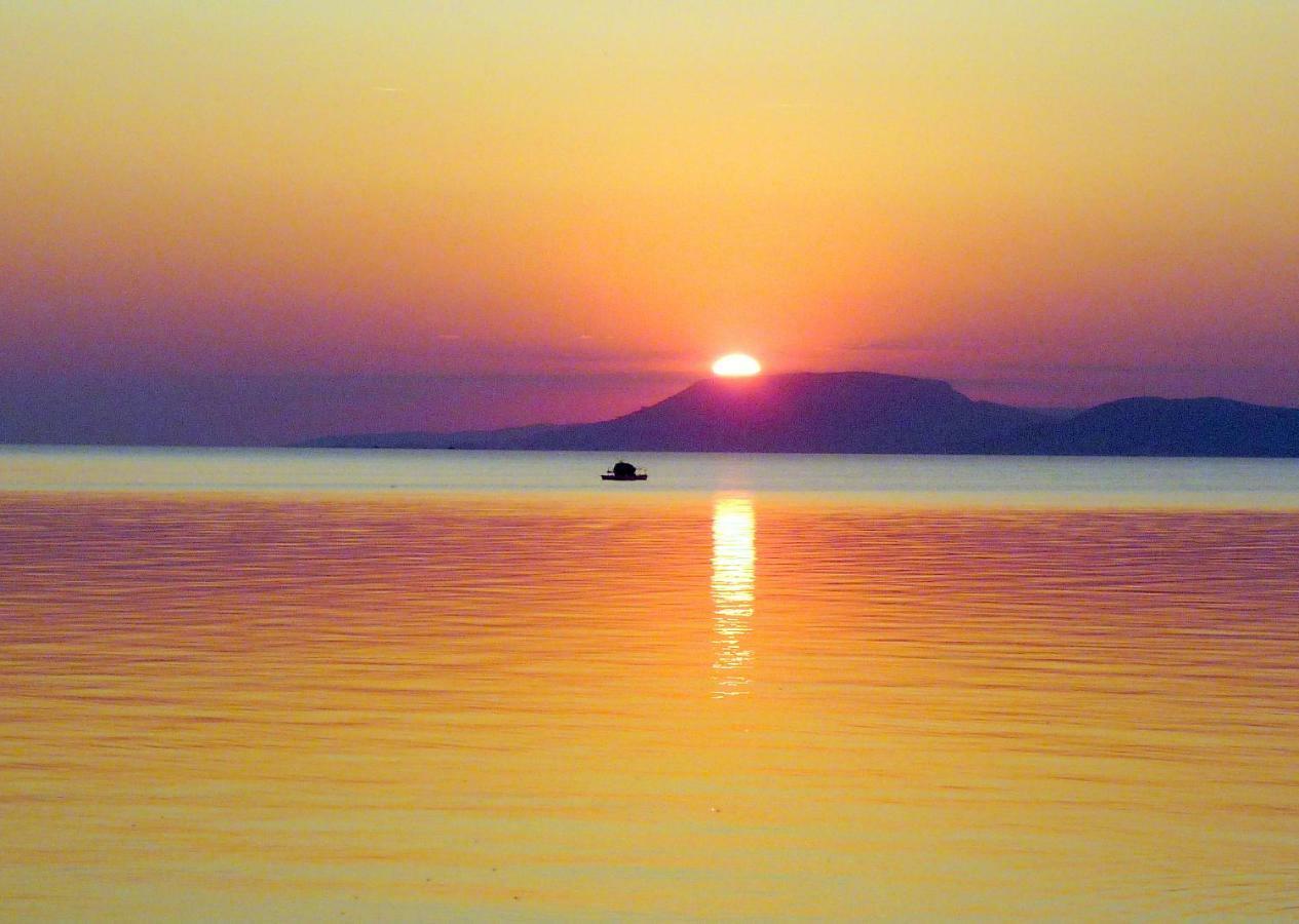 Balaton Art Guesthouse Balatonszemes Bagian luar foto