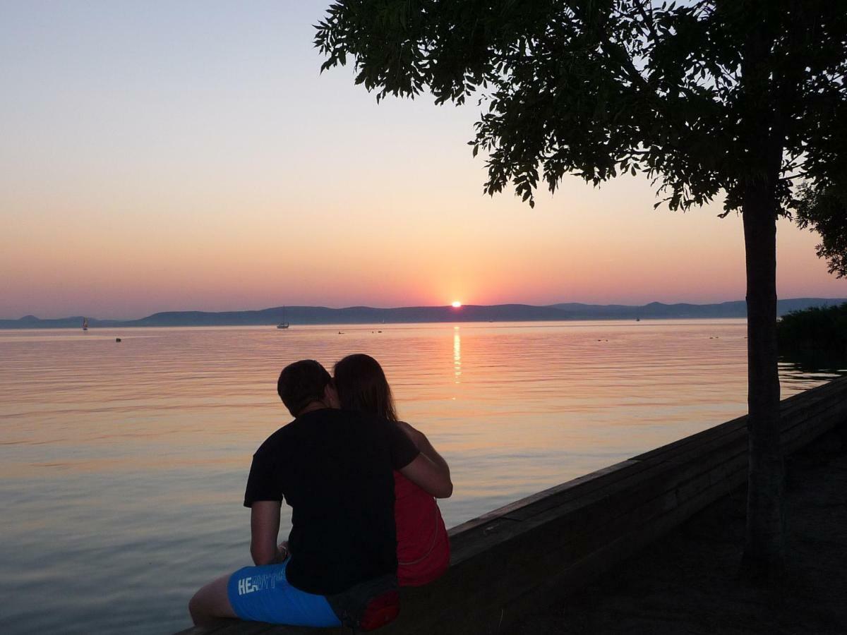 Balaton Art Guesthouse Balatonszemes Bagian luar foto