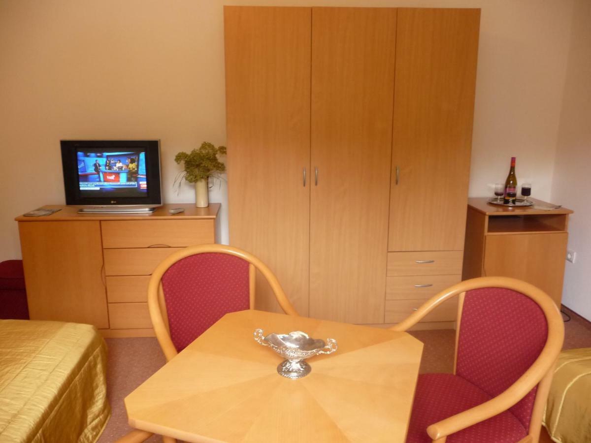 Balaton Art Guesthouse Balatonszemes Bagian luar foto