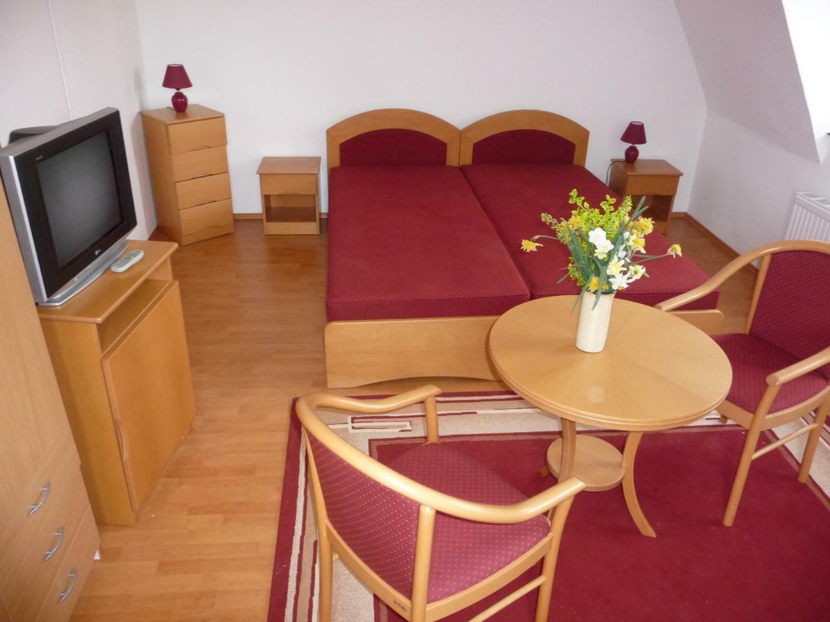 Balaton Art Guesthouse Balatonszemes Bagian luar foto