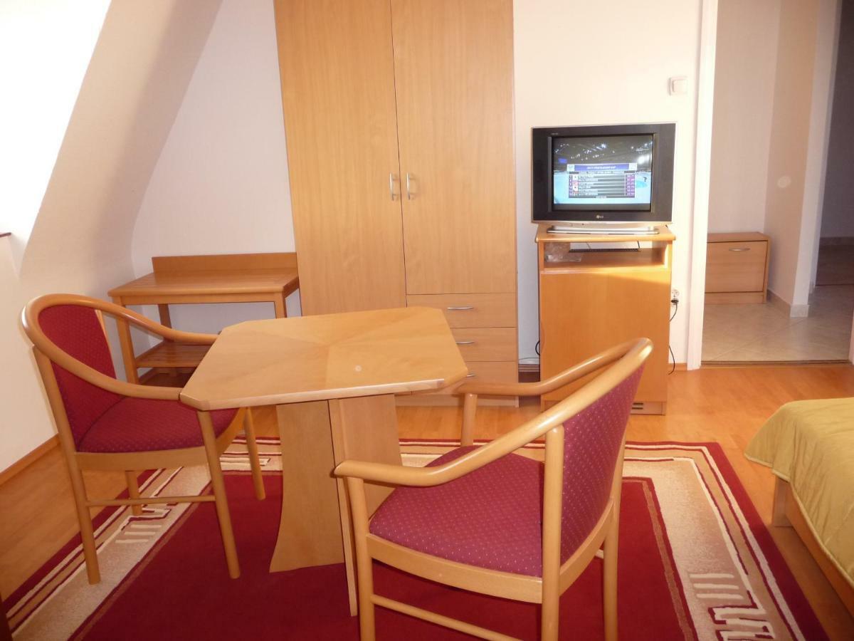 Balaton Art Guesthouse Balatonszemes Bagian luar foto